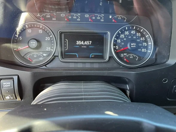 2022 International LT - image 20