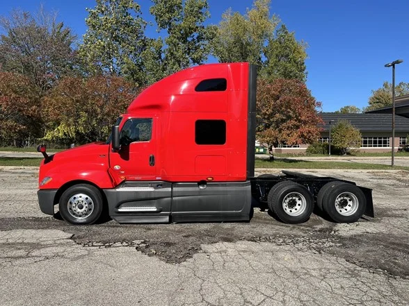 2022 International LT - image 6