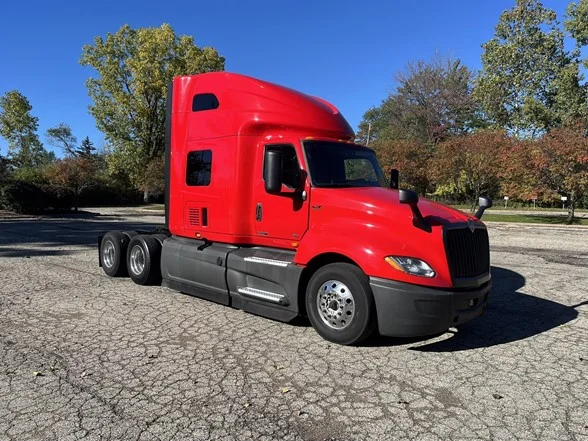 2022 International LT - image 3