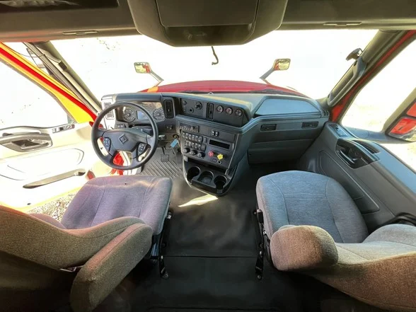 2022 International LT - image 2