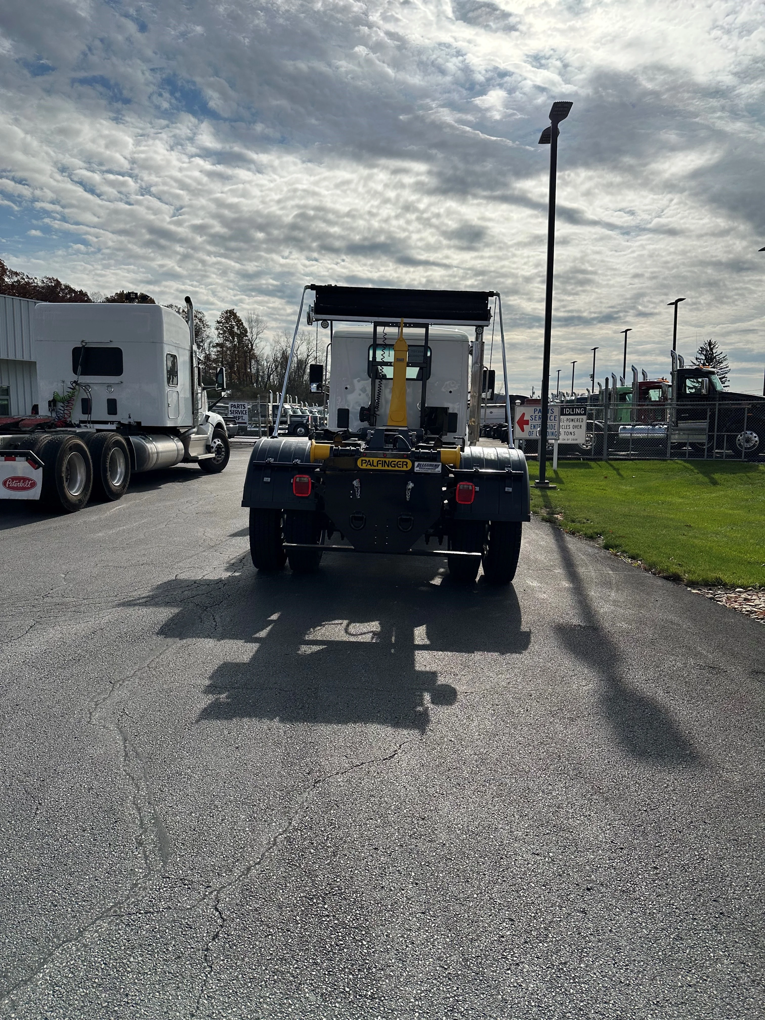 2025 Peterbilt 537 in Butler, PA — photo 4
