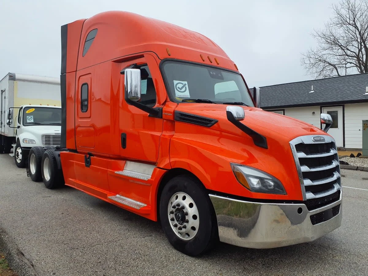 2021 Freightliner Cascadia in O'fallon, MO — photo 3