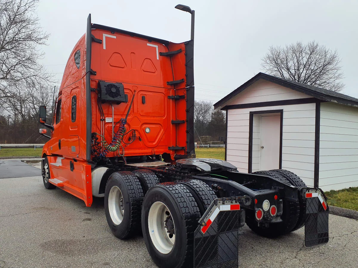 2021 Freightliner Cascadia in O'fallon, MO — photo 4