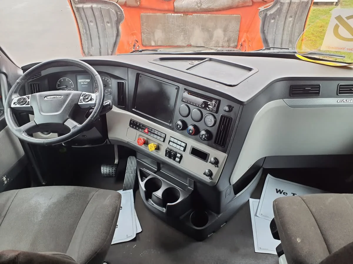 2021 Freightliner Cascadia in O'fallon, MO — photo 7