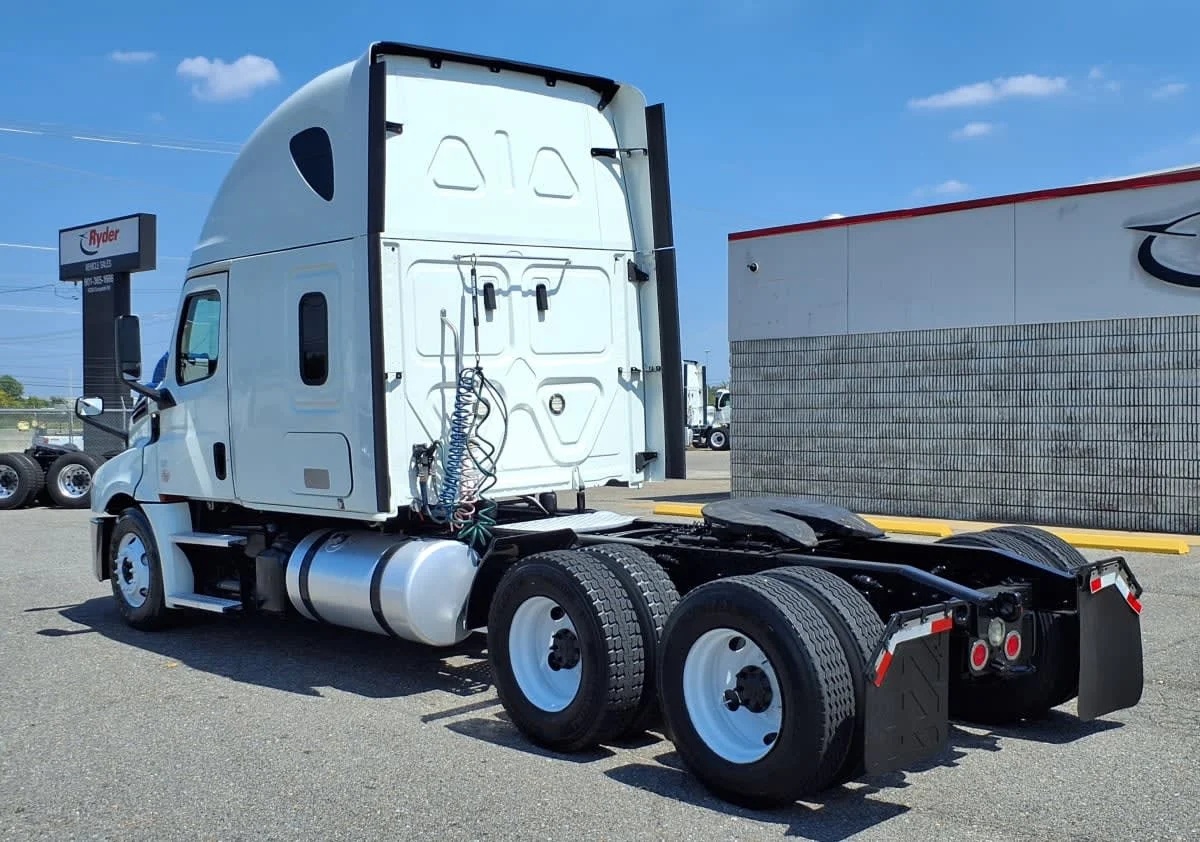 2020 Freightliner Cascadia in Memphis, TN — photo 6