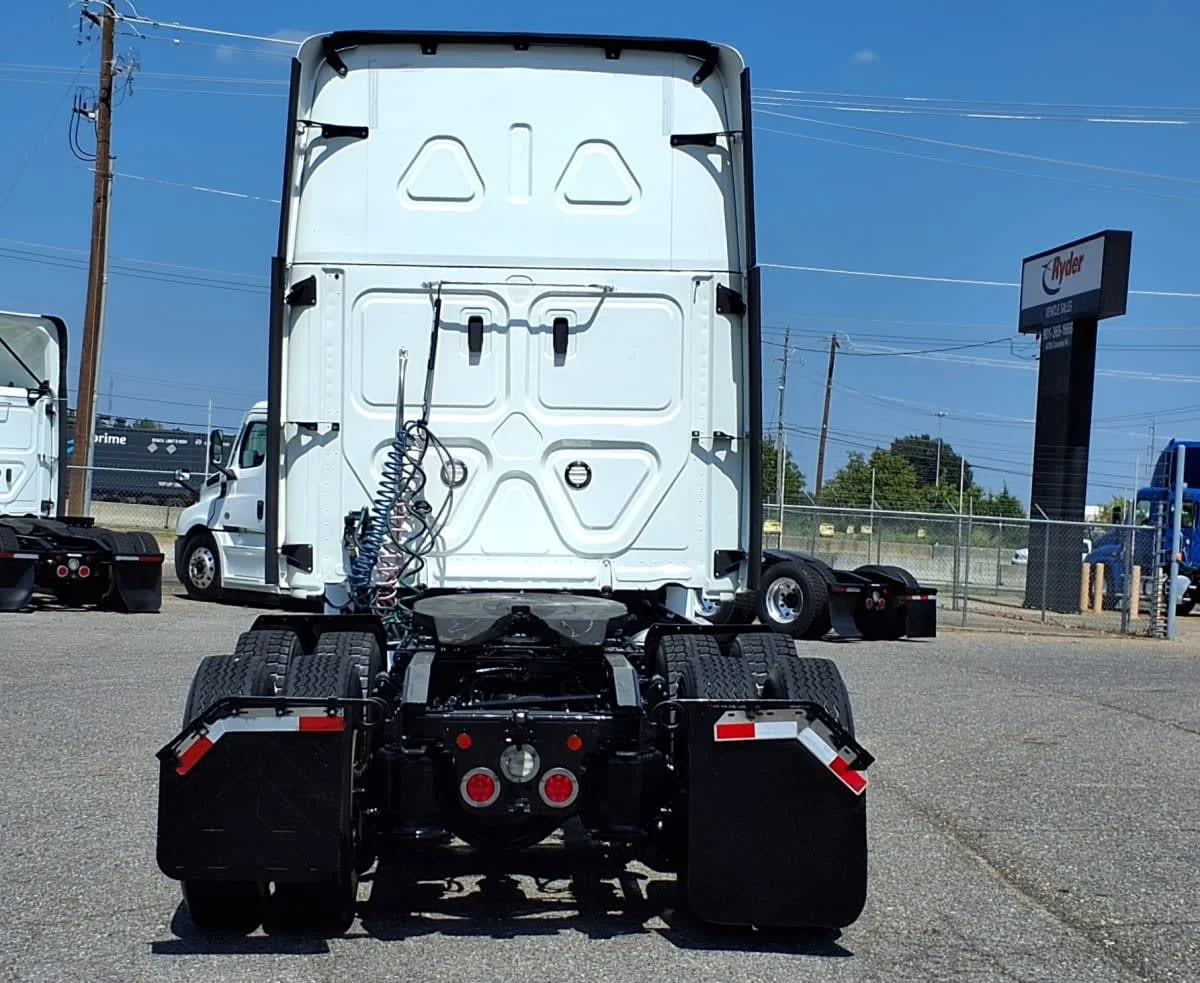 2020 Freightliner Cascadia in Memphis, TN — photo 5
