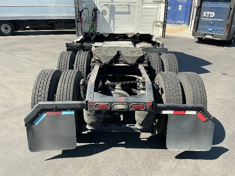 2022 Volvo VNL 760 - image 6