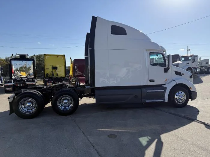 2021 Peterbilt 579 in Dallas, TX — photo 4
