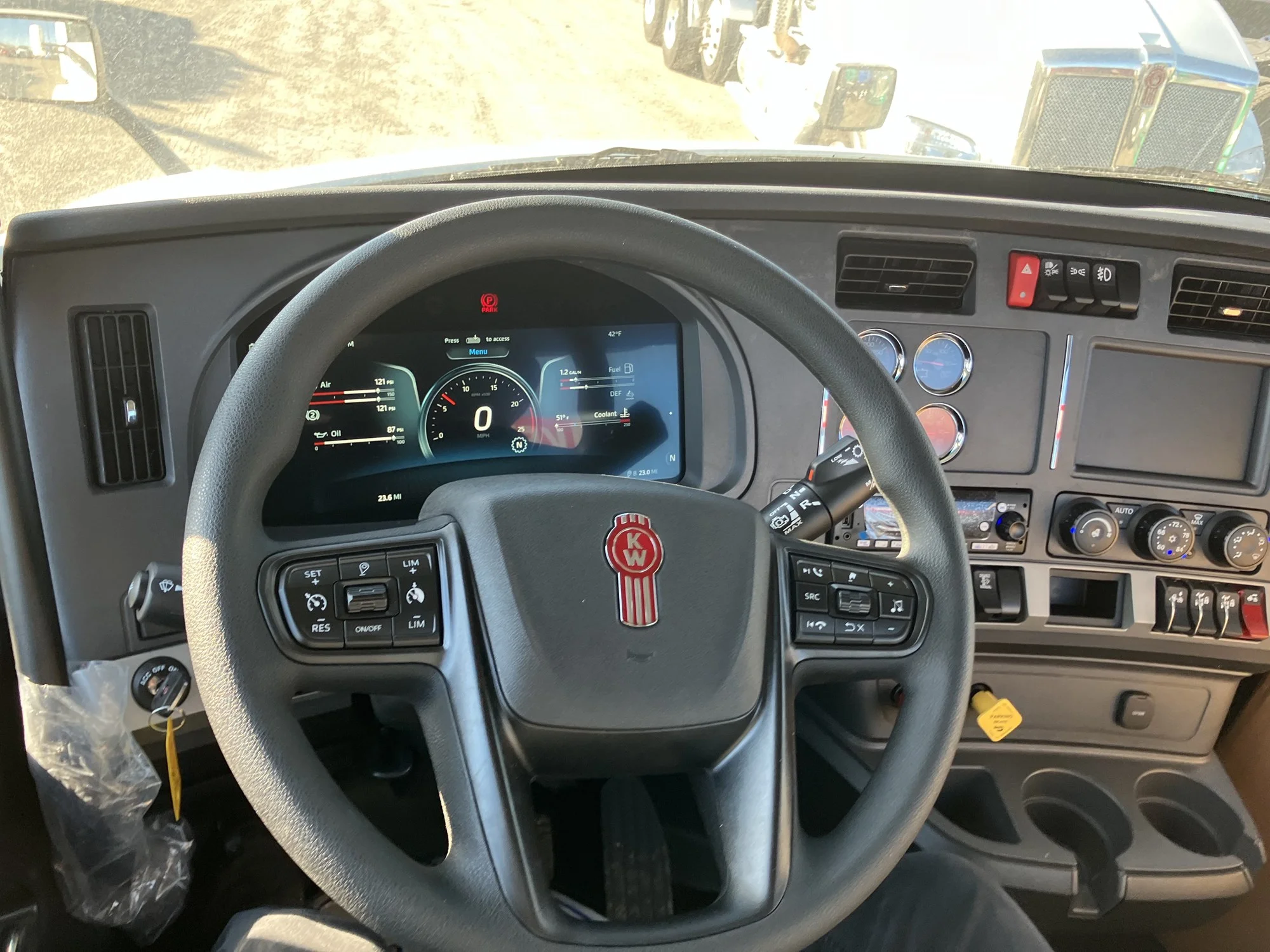 2025 Kenworth T680 - image 4