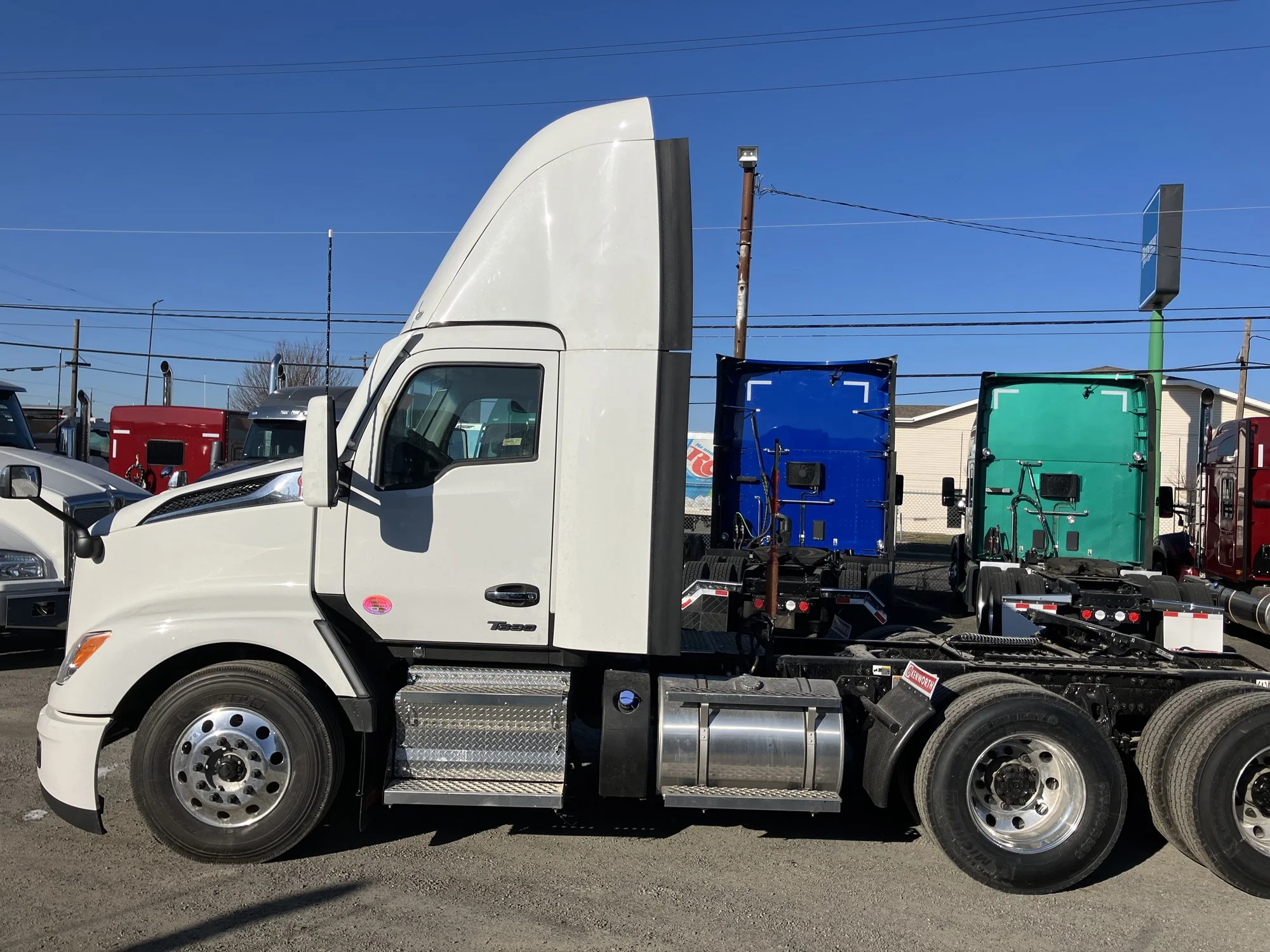 2025 Kenworth T680 - image 3