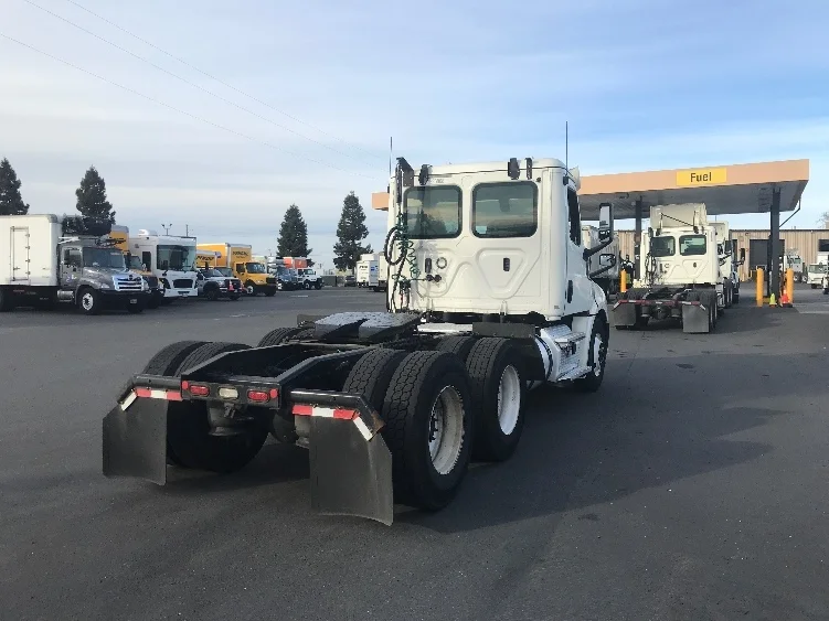 2019 Freightliner Cascadia in West Sacramento, CA — photo 7