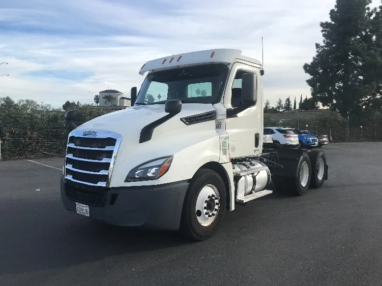 2019 Freightliner Cascadia in West Sacramento, CA — photo 3