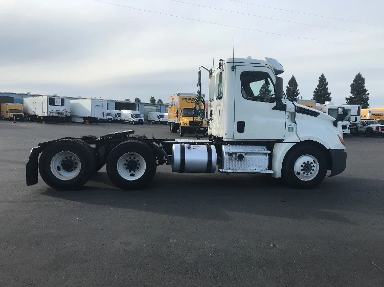 2019 Freightliner Cascadia in West Sacramento, CA — photo 8