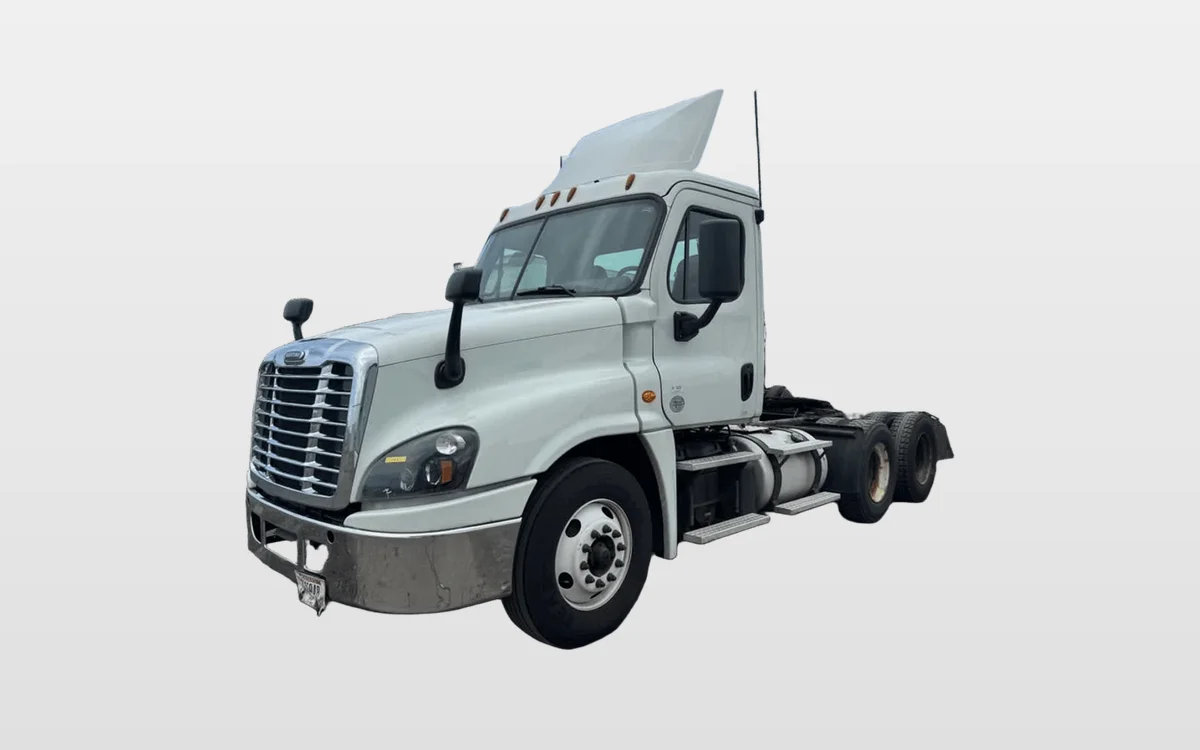2019 Freightliner Cascadia - image 1