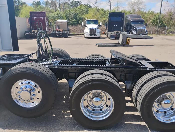 2019 Kenworth T800 - image 5