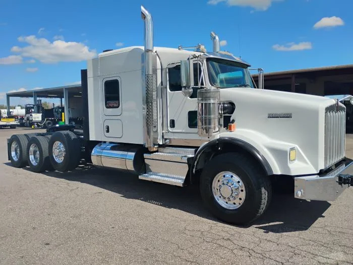 2019 Kenworth T800 - image 11
