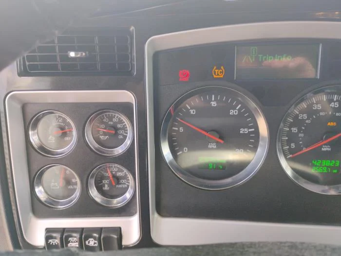 2019 Kenworth T800 - image 18