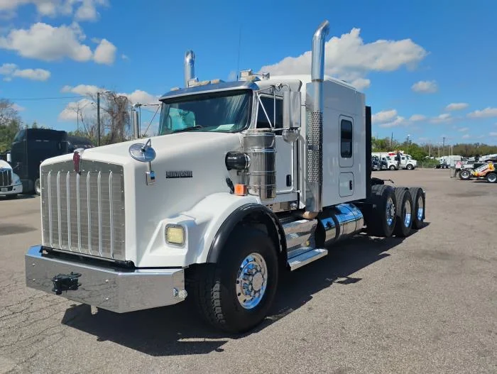 2019 Kenworth T800 - image 3