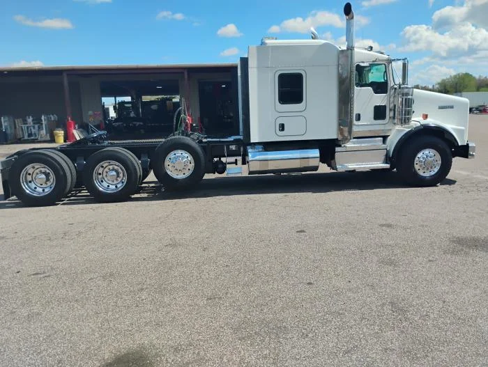 2019 Kenworth T800 - image 10