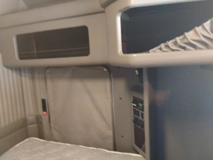 2019 Kenworth T800 - image 28