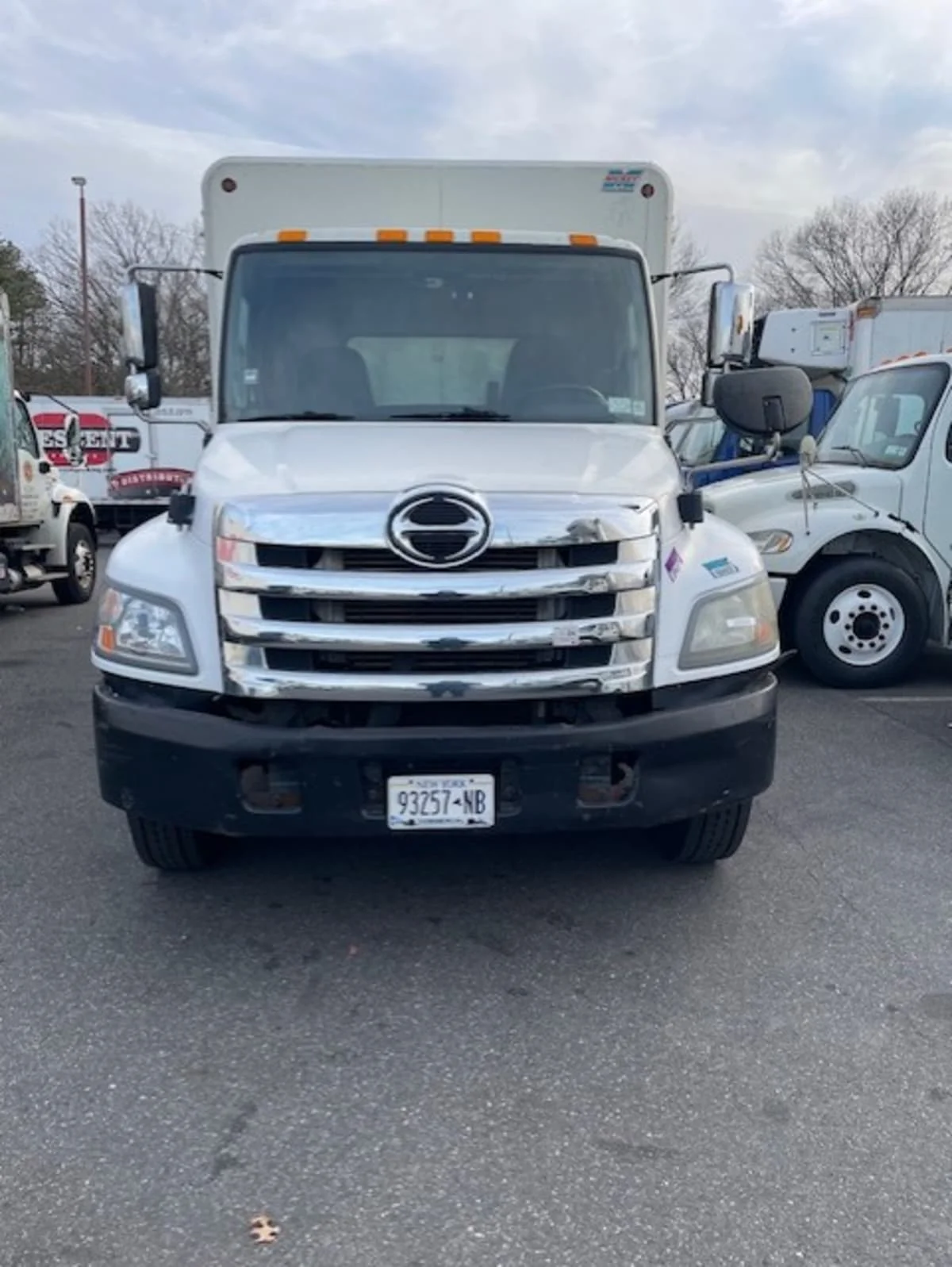 2015 Hino 338 - image 2