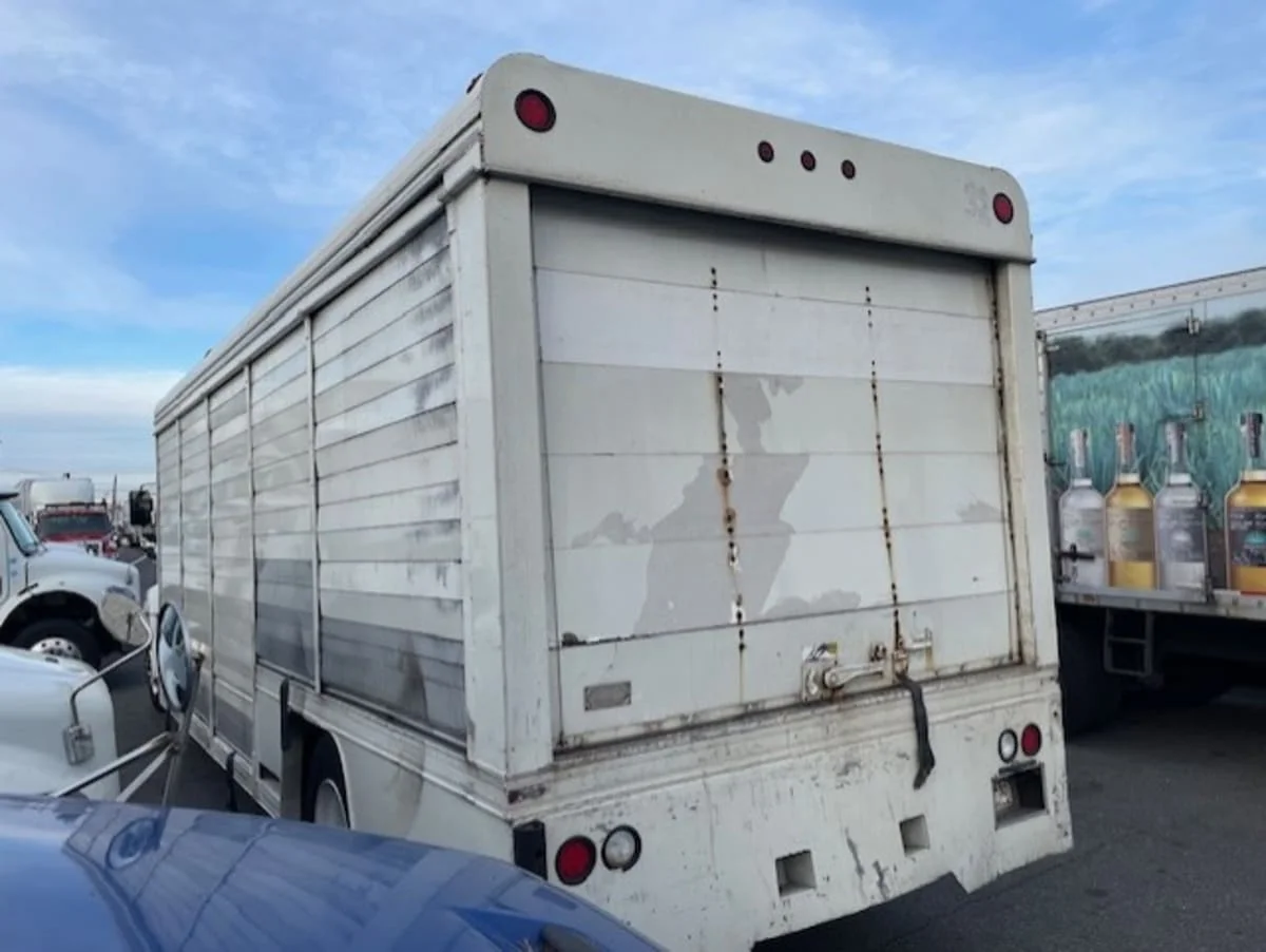 2015 Hino 338 - image 6