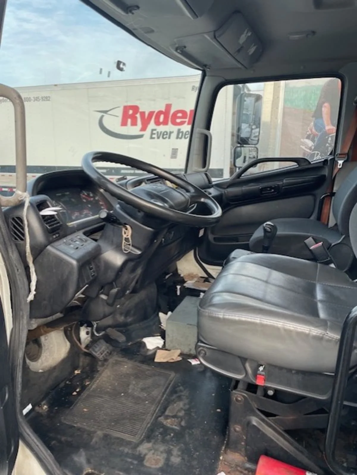 2015 Hino 338 in Farmingdale, NY — photo 7