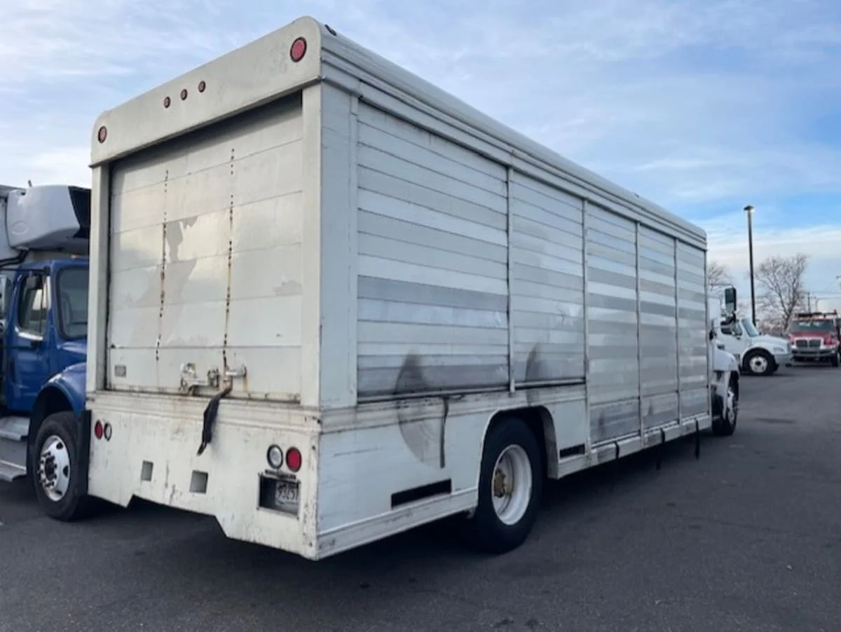 2015 Hino 338 in Farmingdale, NY — photo 4