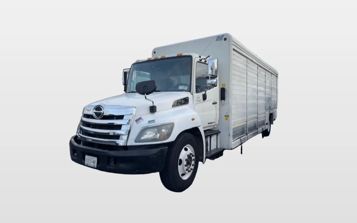 2015 Hino 338 - image 1