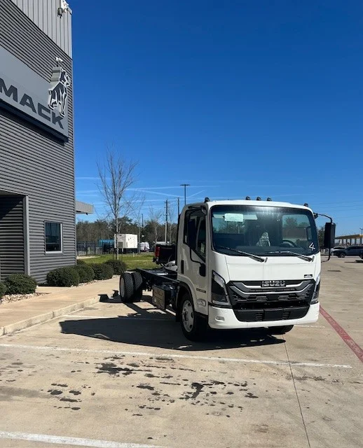 2026 Isuzu NRR in Houston, TX — photo 3