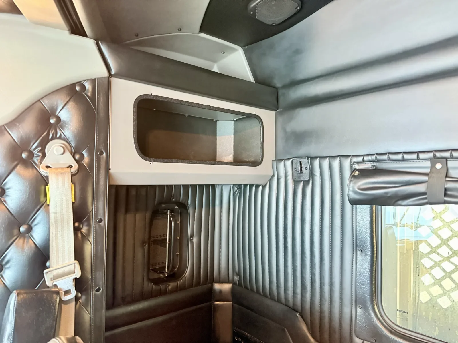 2013 Kenworth W900 - image 22