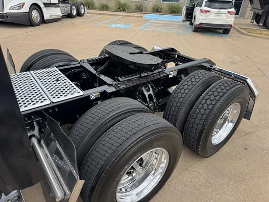 2024 Kenworth T680 in Dallas, TX — photo 18
