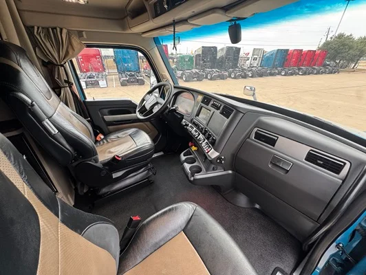 2024 Kenworth T680 in Dallas, TX — photo 25
