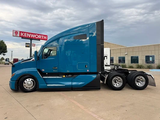 2024 Kenworth T680 in Dallas, TX — photo 9