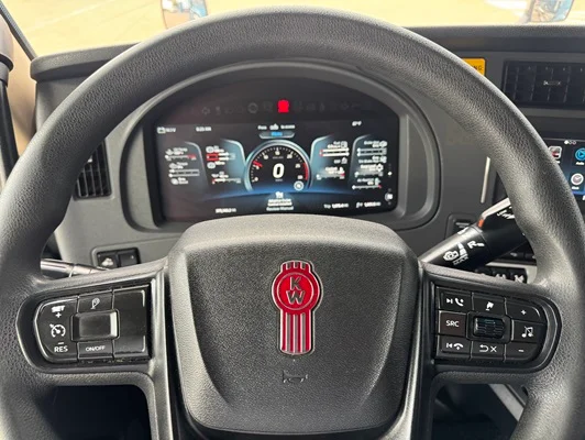 2024 Kenworth T680 in Dallas, TX — photo 3