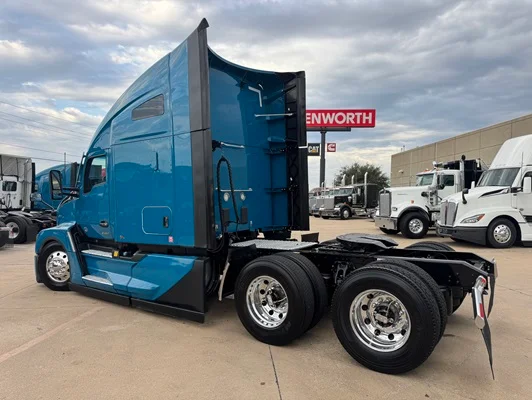 2024 Kenworth T680 in Dallas, TX — photo 10