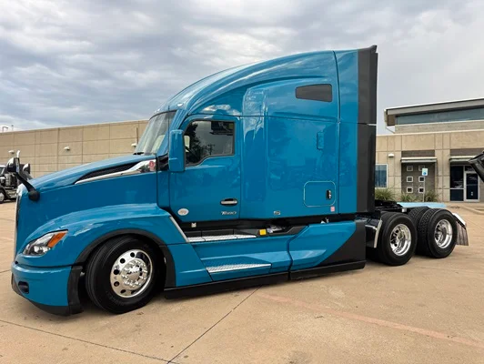 2024 Kenworth T680 in Dallas, TX — photo 2