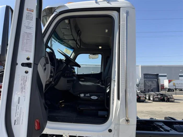 2027 Peterbilt 567 in Sylmar, CA — photo 16