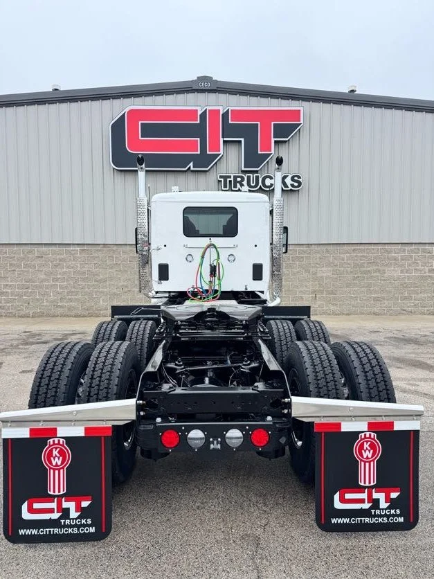 2027 Kenworth T880 - image 5