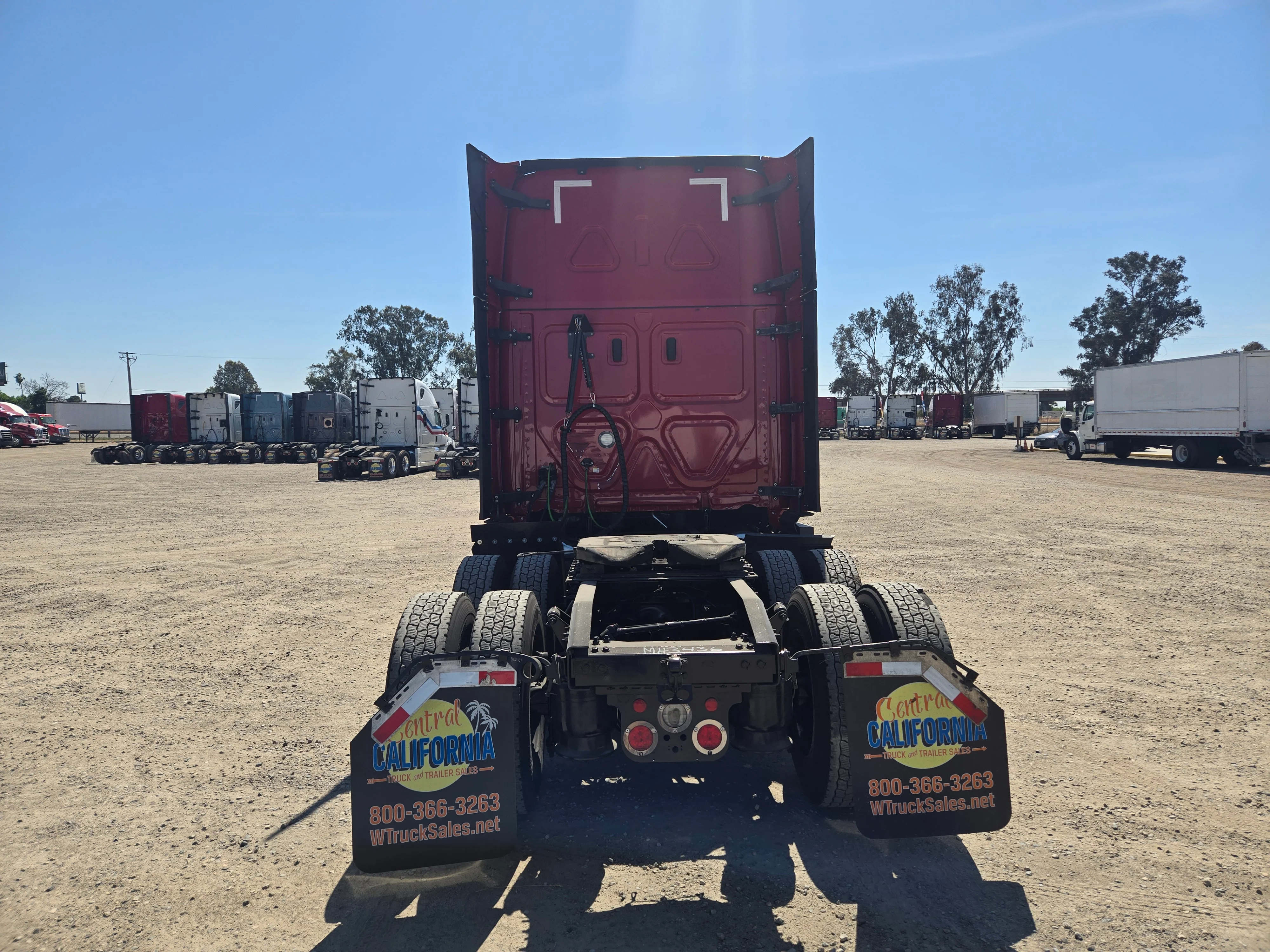 2021 Freightliner Cascadia in Fresno, CA — photo 6
