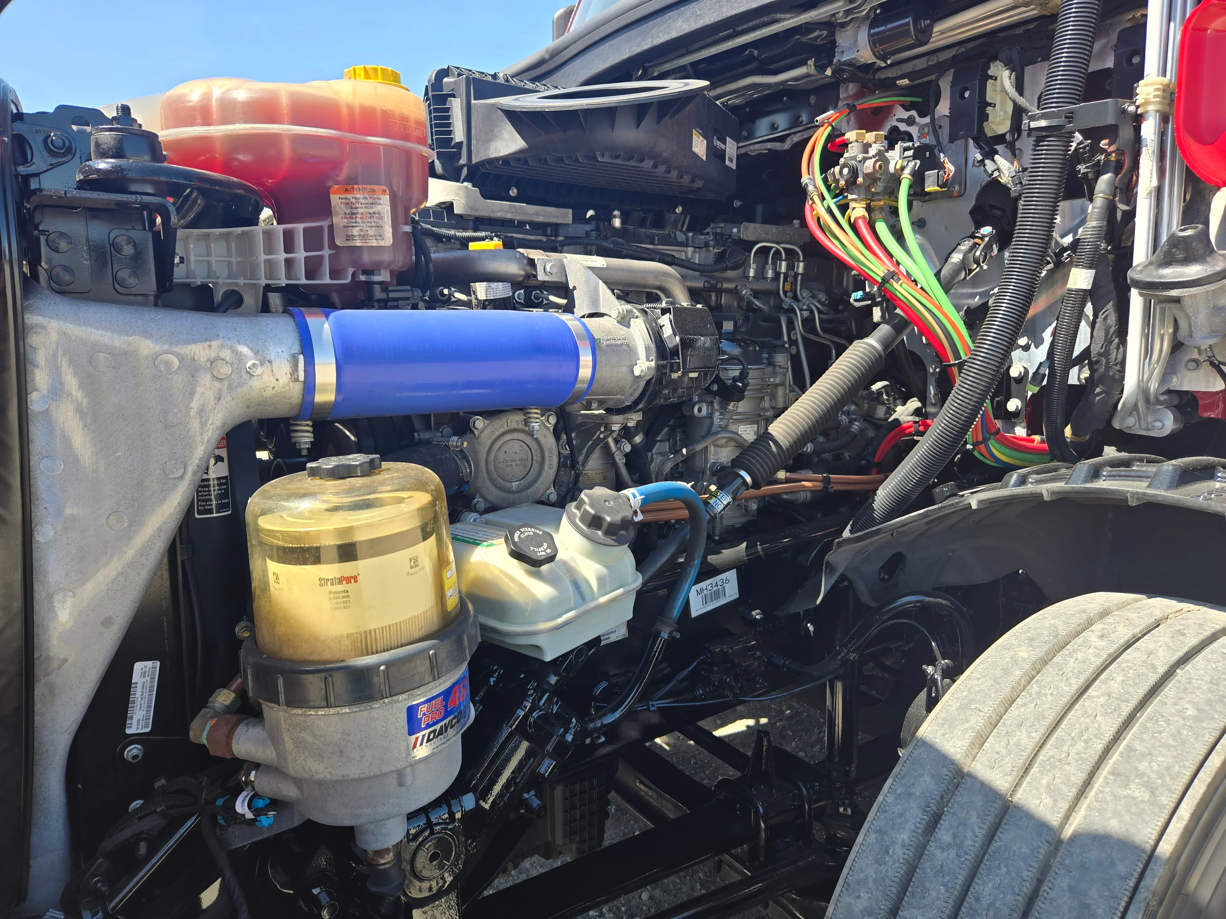 2021 Freightliner Cascadia in Fresno, CA — photo 13