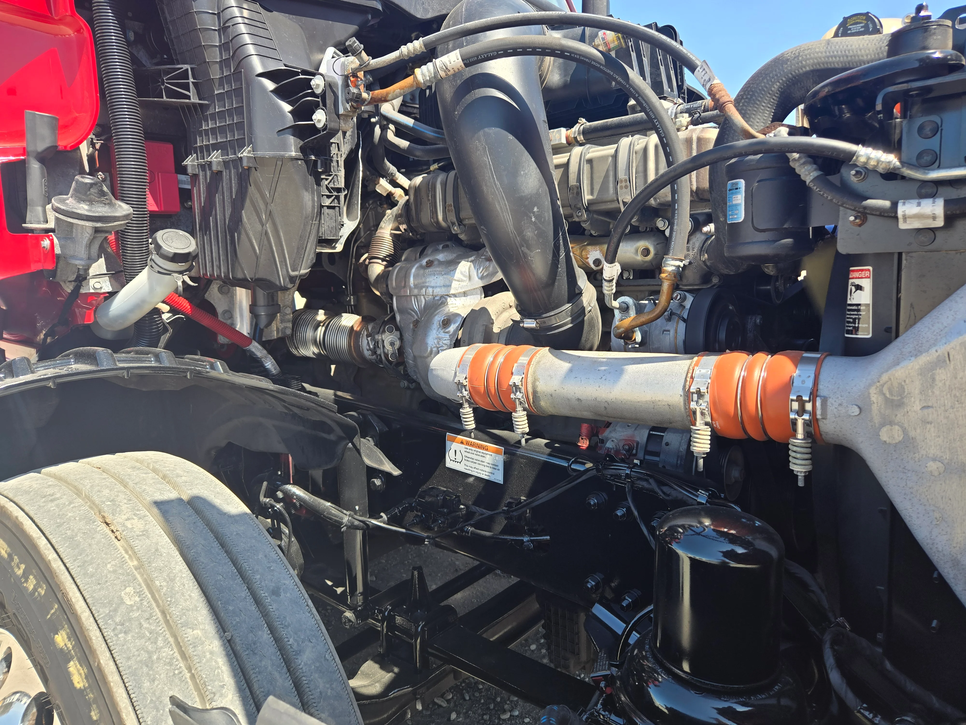 2021 Freightliner Cascadia in Fresno, CA — photo 14