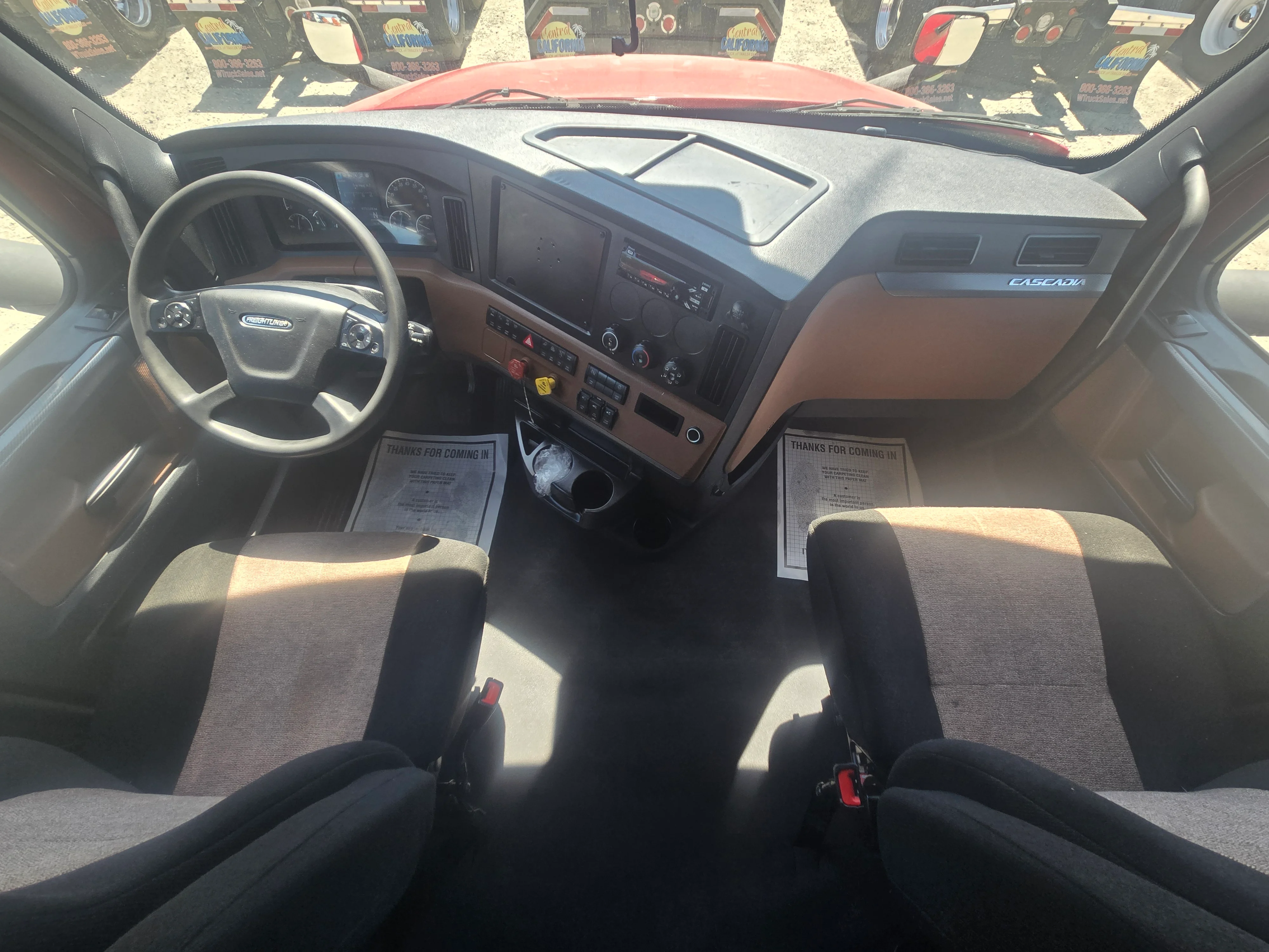 2021 Freightliner Cascadia in Fresno, CA — photo 10