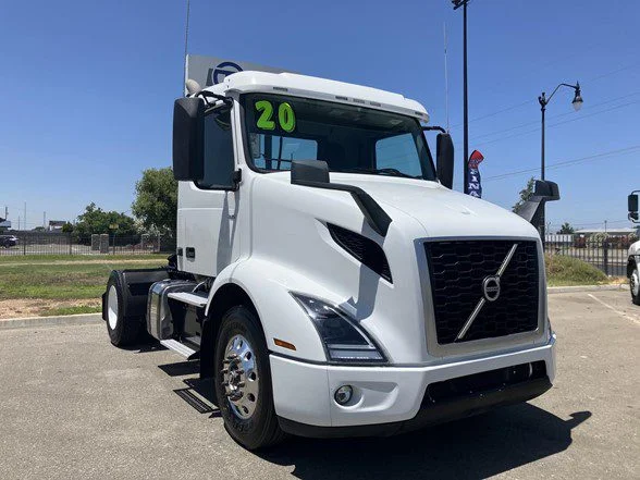 2020 Volvo VNR 660
