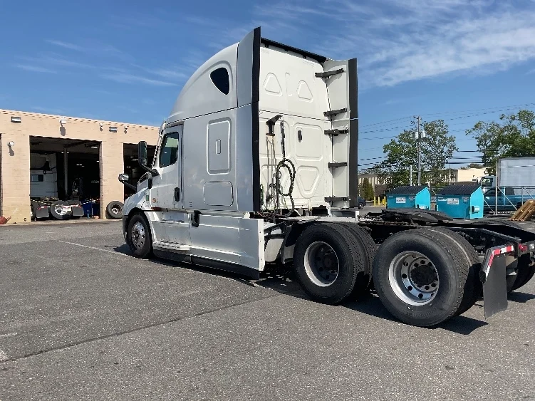 2023 Freightliner Cascadia in Monmouth Junction, NJ — photo 5