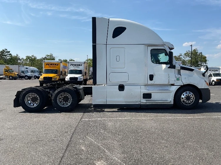 2023 Freightliner Cascadia in Monmouth Junction, NJ — photo 8