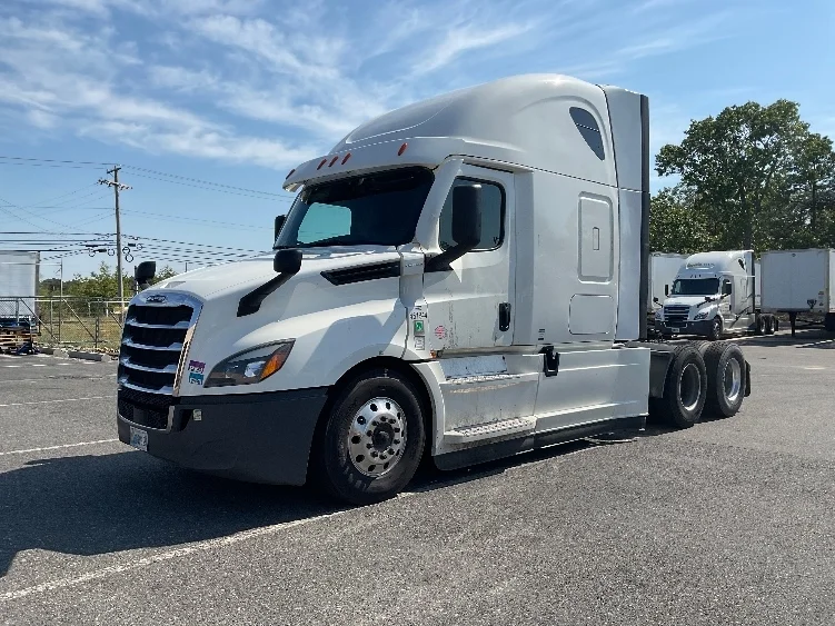 2023 Freightliner Cascadia in Monmouth Junction, NJ — photo 3