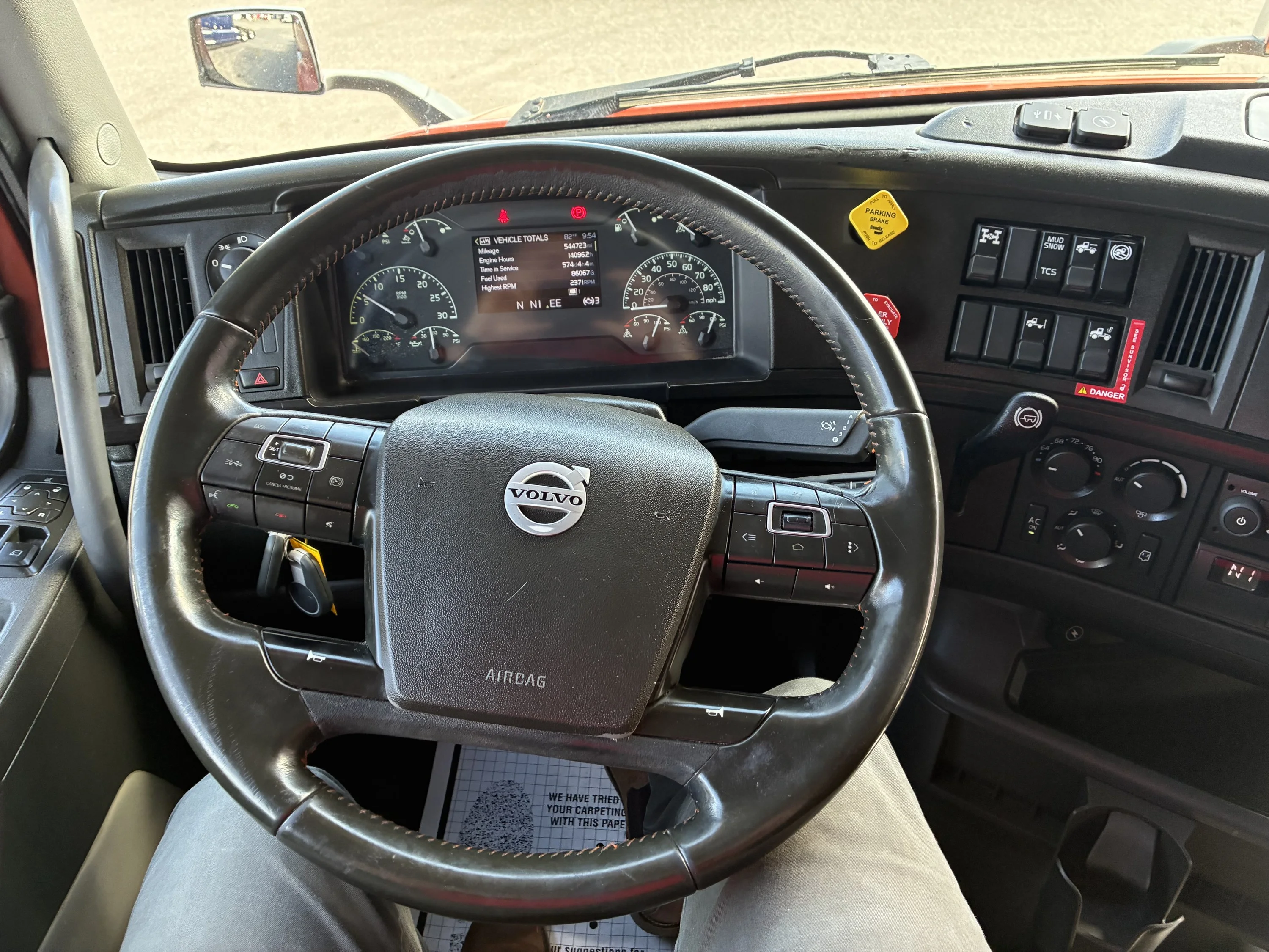 2023 Volvo VNL 860 in CHARLOTTE, NC — photo 12