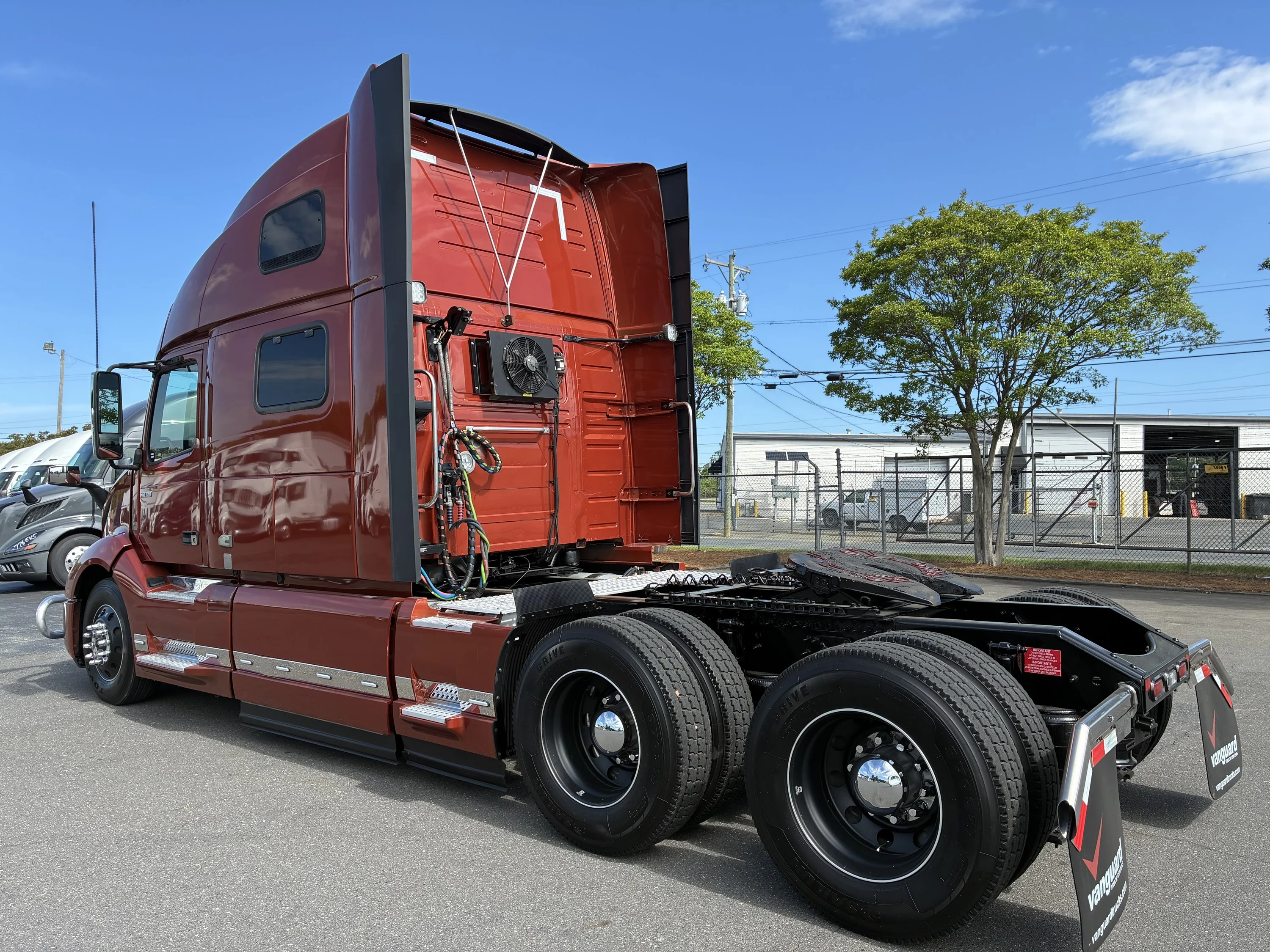 2023 Volvo VNL 860 in CHARLOTTE, NC — photo 6