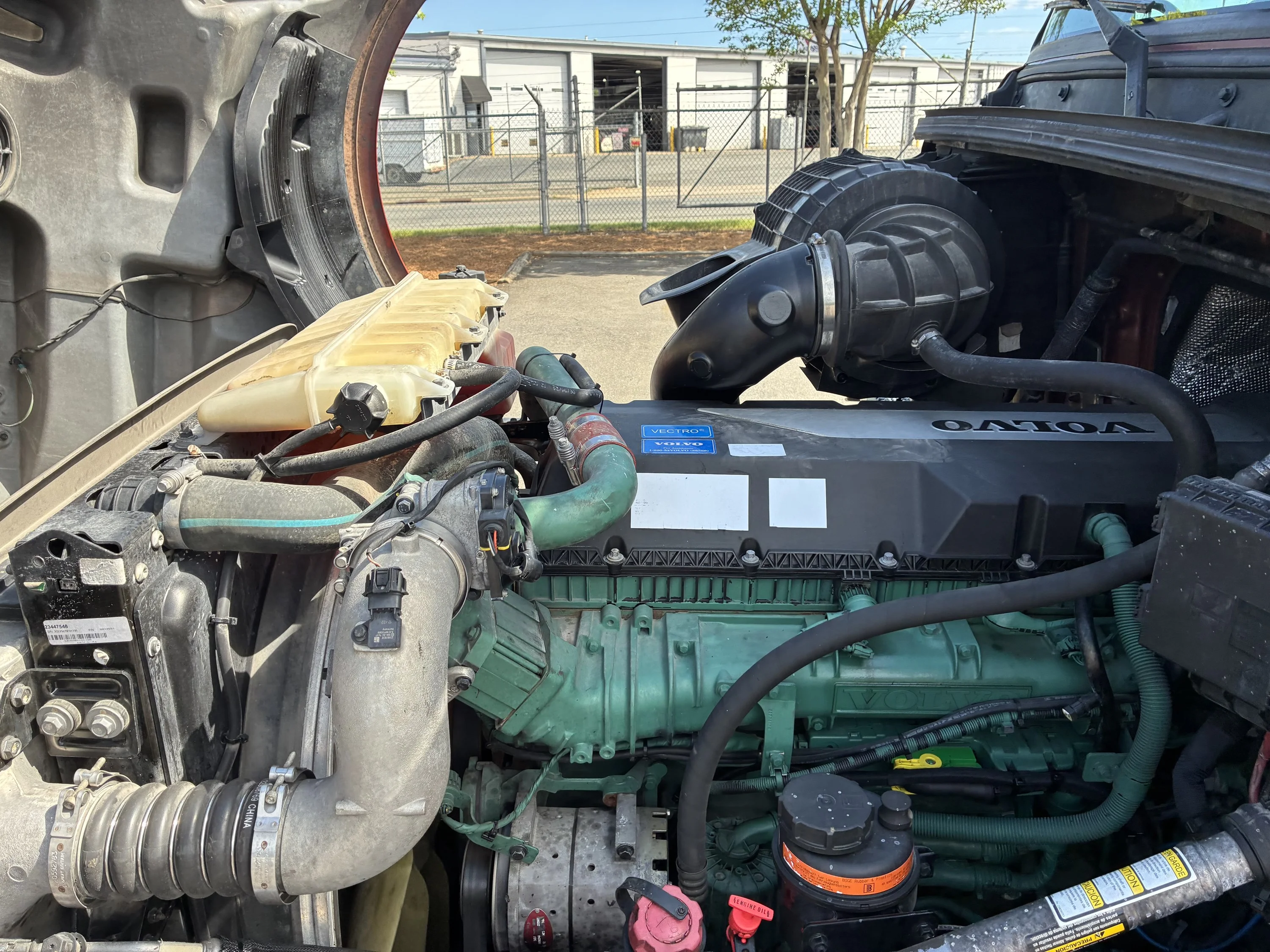 2023 Volvo VNL 860 in CHARLOTTE, NC — photo 17